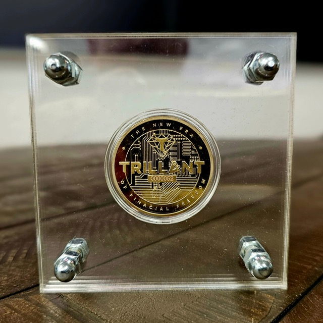 Trillant Coin in Acrylplatten gelasert